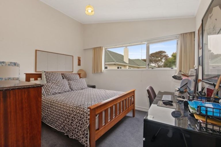 Photo of property in 8 Whites Line West, Woburn, Lower Hutt, 5010