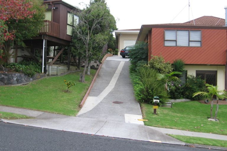 Photo of property in 2/12 Lastel Place, Shelly Park, Auckland, 2014