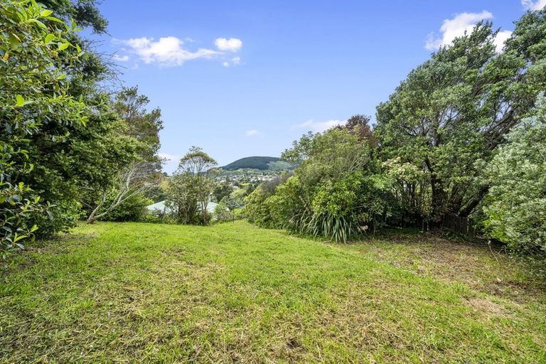 Photo of property in 5 Victory Crescent, Tawa, Wellington, 5028