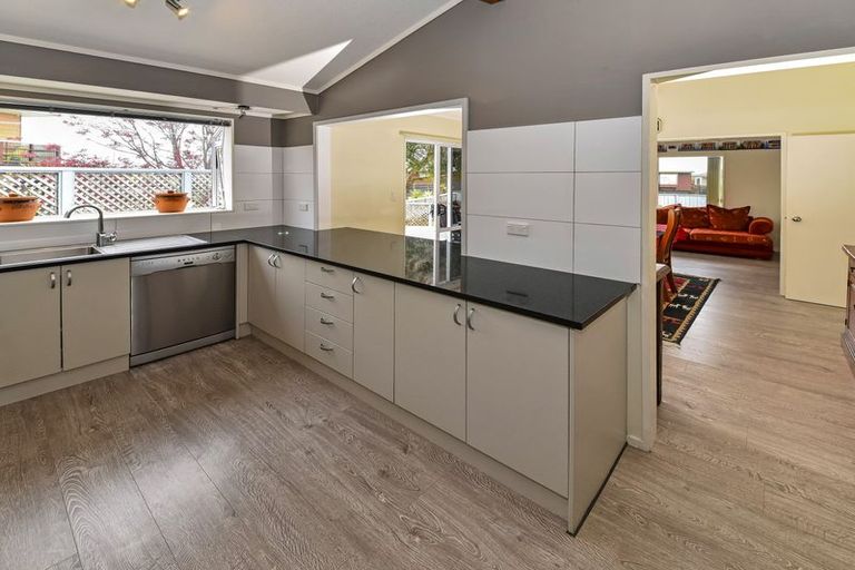 Photo of property in 30 Hadley Wood Drive, Wattle Downs, Auckland, 2103