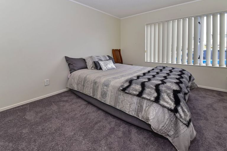 Photo of property in 30 Hadley Wood Drive, Wattle Downs, Auckland, 2103
