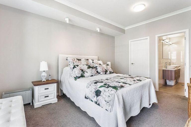 Photo of property in 102 Eaves Bush Parade, Orewa, 0931