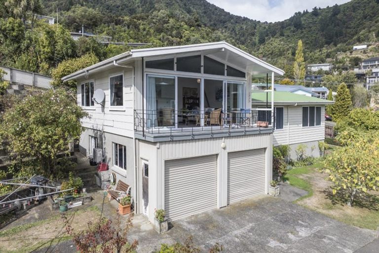 Photo of property in 8 Seaview Crescent, Picton, 7220