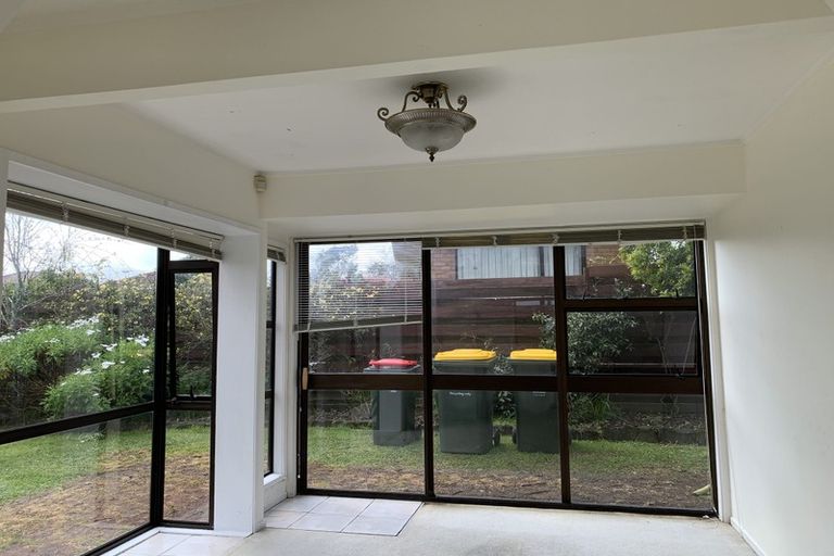 Photo of property in 2/14 Galloway Crescent, Farm Cove, Auckland, 2012