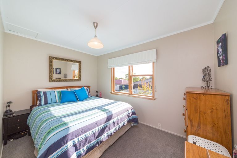 Photo of property in 12 Linmor Place, Terrace End, Palmerston North, 4410