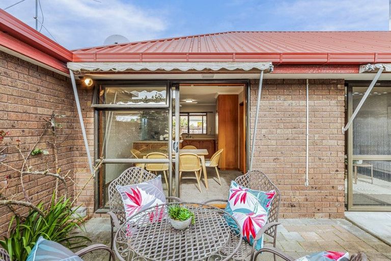 Photo of property in 2/49 Division Street, Riccarton, Christchurch, 8041