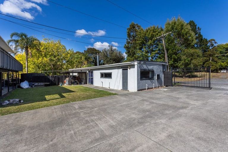 Photo of property in 24 Waikoukou Valley Road, Waimauku, 0812