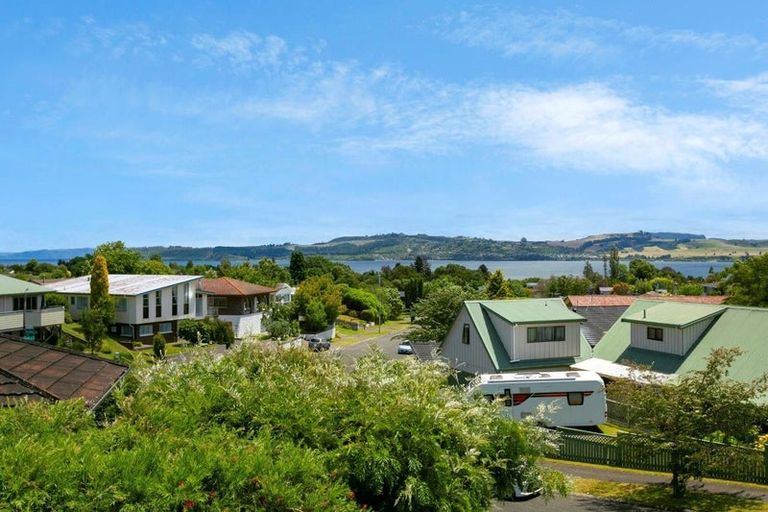 Photo of property in 2 Golders Place, Richmond Heights, Taupo, 3330