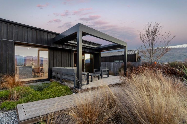 Photo of property in 15 Kereru Crescent, Wanaka, 9305