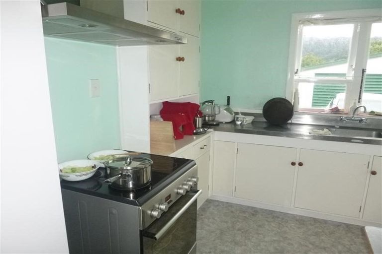 Photo of property in 16 Peel Place, Wainuiomata, Lower Hutt, 5014