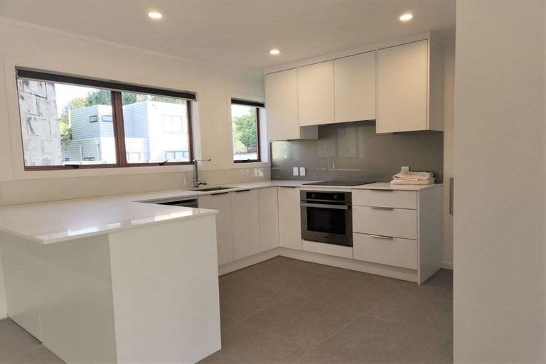 Photo of property in 2/28 Marua Road, Ellerslie, Auckland, 1051