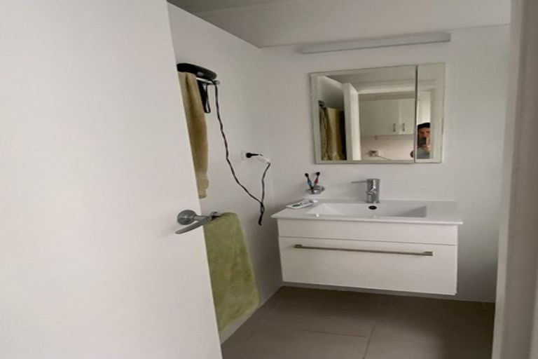 Photo of property in 2/28 Marina Road, Torbay, Auckland, 0630