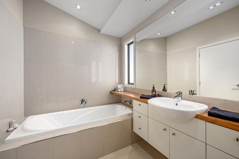 Photo of property in 52 Seacliffe Avenue, Belmont, Auckland, 0622