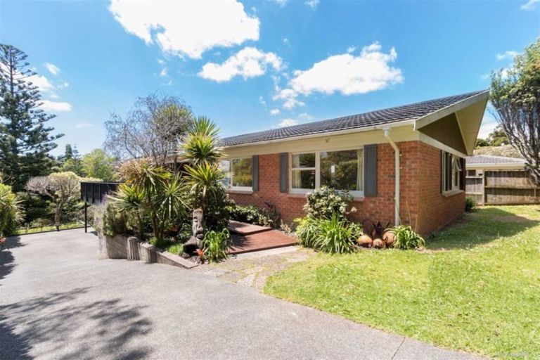 Photo of property in 23 Charles Dickens Drive, Mellons Bay, Auckland, 2014