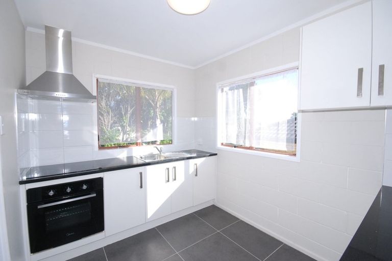 Photo of property in 1/16 Roberts Road, Glenfield, Auckland, 0629