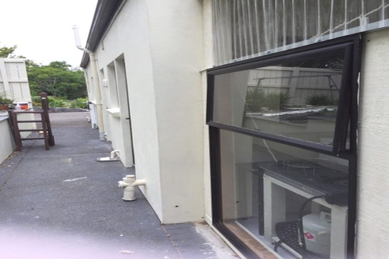 Photo of property in 19 Oakford Park Crescent, Greenhithe, Auckland, 0632