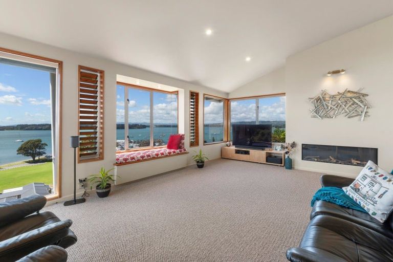 Photo of property in 81 Harbour View Road, Omokoroa, 3114