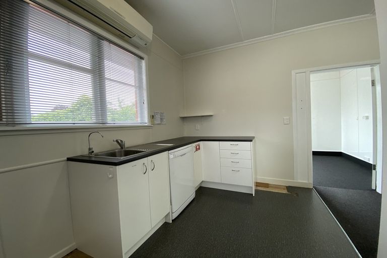 Photo of property in 379 Broadway, Stratford, 4332