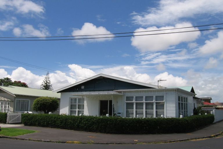Photo of property in 85 Harbour View Road, Point Chevalier, Auckland, 1022