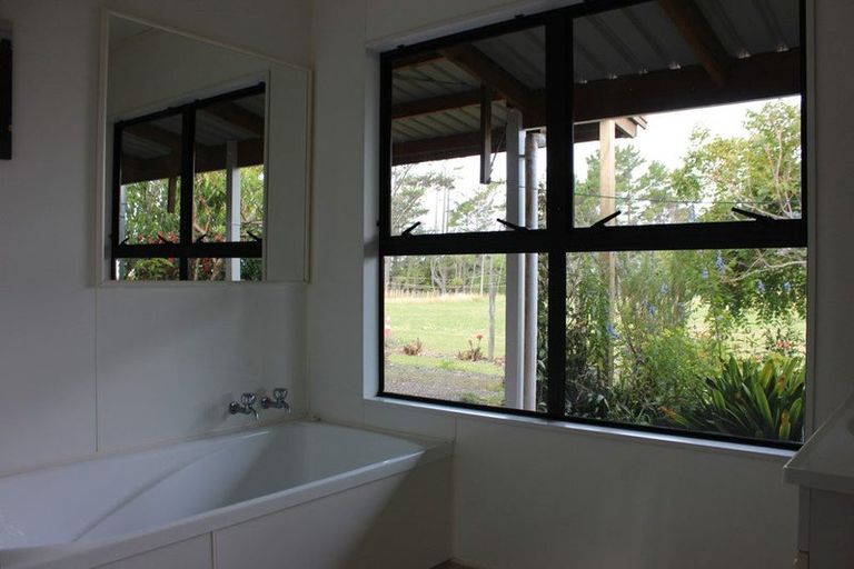 Photo of property in 986 Tinopai Road, Tinopai, Matakohe, 0593