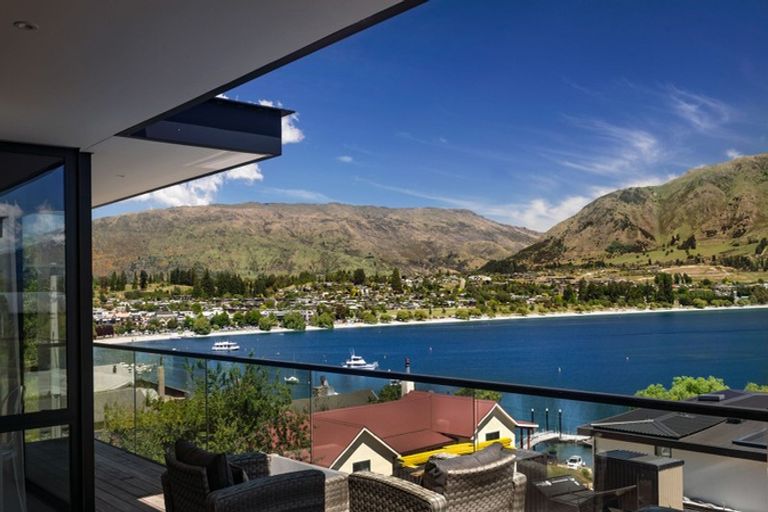 Photo of property in 10 Bay Rise, Wanaka, 9305