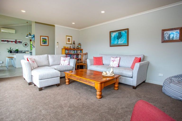 Photo of property in 118 Tirohanga Drive, Whangamata, 3620