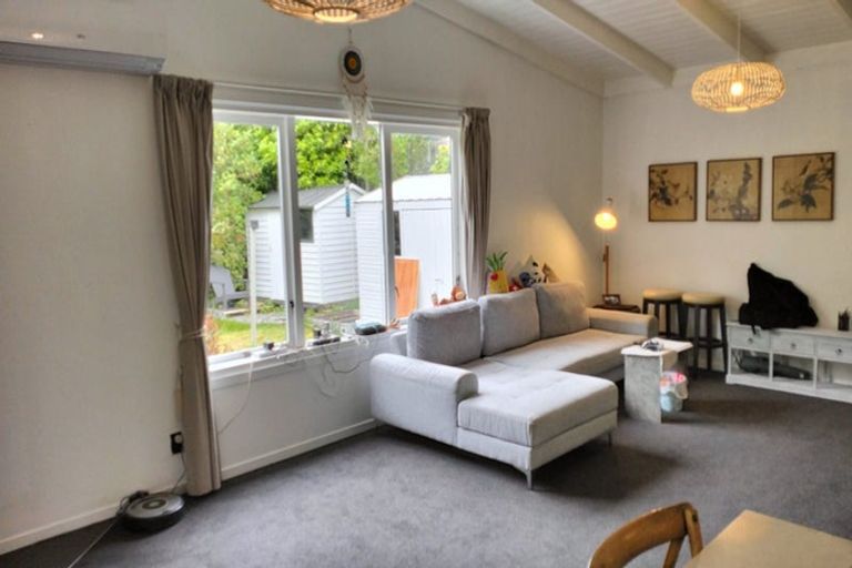 Photo of property in 38 Larchmont Grove, Totara Park, Upper Hutt, 5018