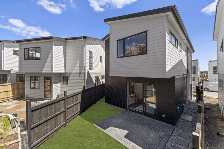 Photo of property in 11 Greenbrier Street, Westgate, 0814