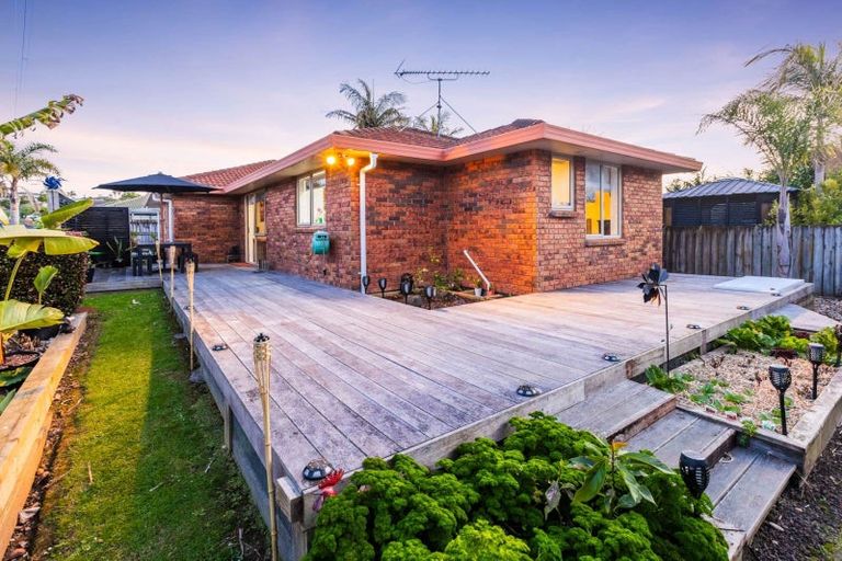Photo of property in 14 Norman Close, The Gardens, Auckland, 2105