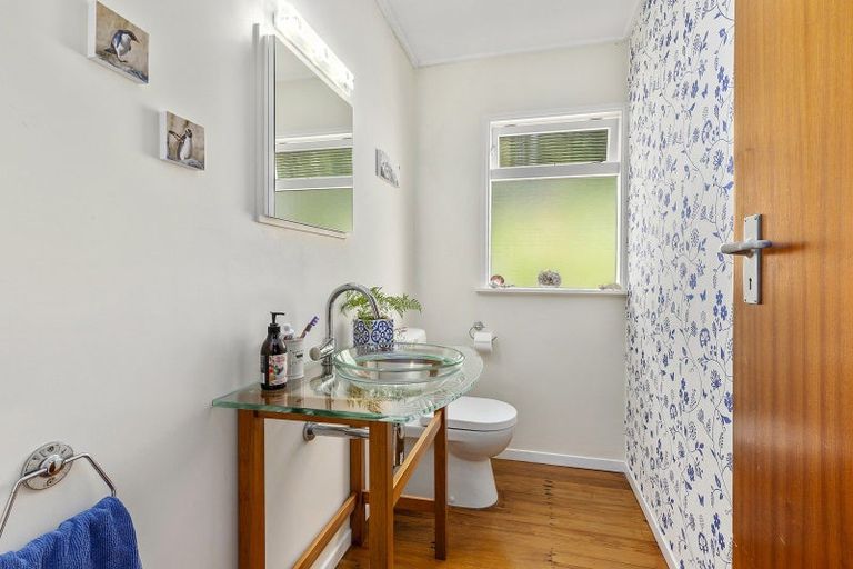 Photo of property in 5 Kellsmere Crescent, Island Bay, Wellington, 6023