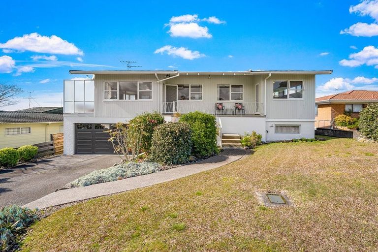 Photo of property in 10 Fairway Avenue, Red Beach, 0932