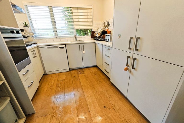 Photo of property in 98 Oaktree Avenue, Browns Bay, Auckland, 0630