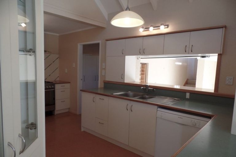 Photo of property in 10 Pamir Place, Welcome Bay, Tauranga, 3112