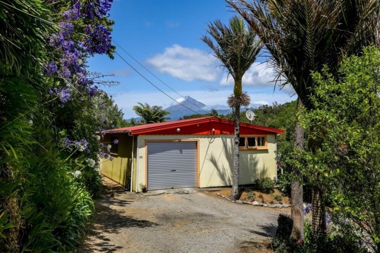 Photo of property in 212 Huatoki Street, Upper Vogeltown, New Plymouth, 4310