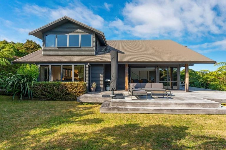 Photo of property in 8 Whakamoenga Point, Acacia Bay, Taupo, 3385