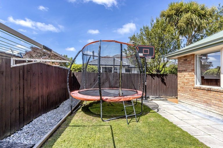 Photo of property in 75a Farquhars Road, Redwood, Christchurch, 8051