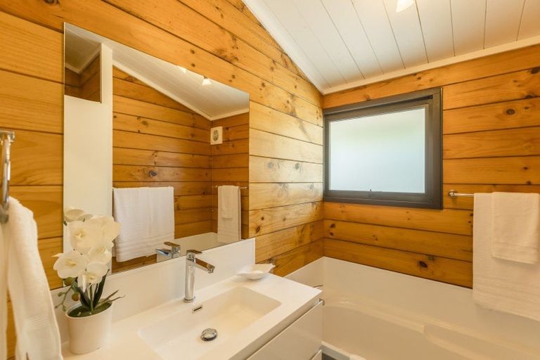 Photo of property in 30 Hookway Grove, Paraparaumu, 5032