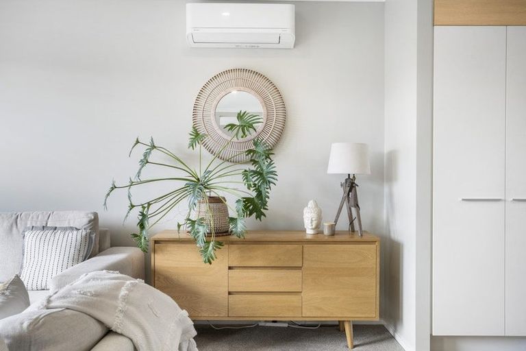 Photo of property in 75 Karepiro Drive, Stanmore Bay, Whangaparaoa, 0932