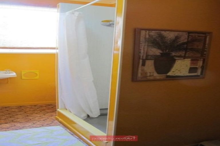 Photo of property in 122 Larnach Road, Vauxhall, Dunedin, 9013