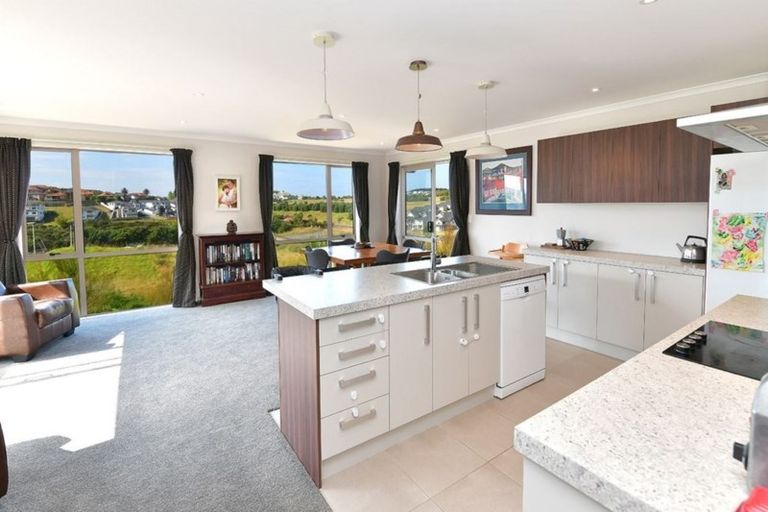 Photo of property in 8 Resolution Drive, Gulf Harbour, Whangaparaoa, 0930