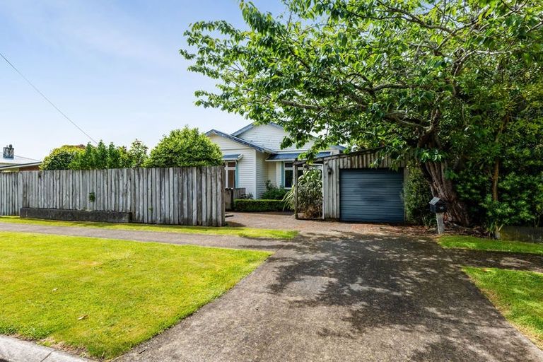 Photo of property in 10 Cameron Street, Hawera, 4610