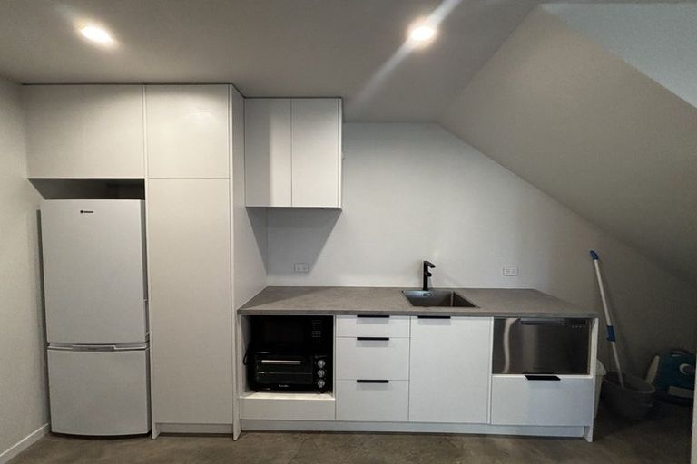 Photo of property in 30a Waiwaka Terrace, Strandon, New Plymouth, 4312