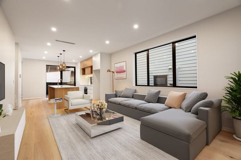 Photo of property in 8b Catalina Crescent, Forrest Hill, Auckland, 0620