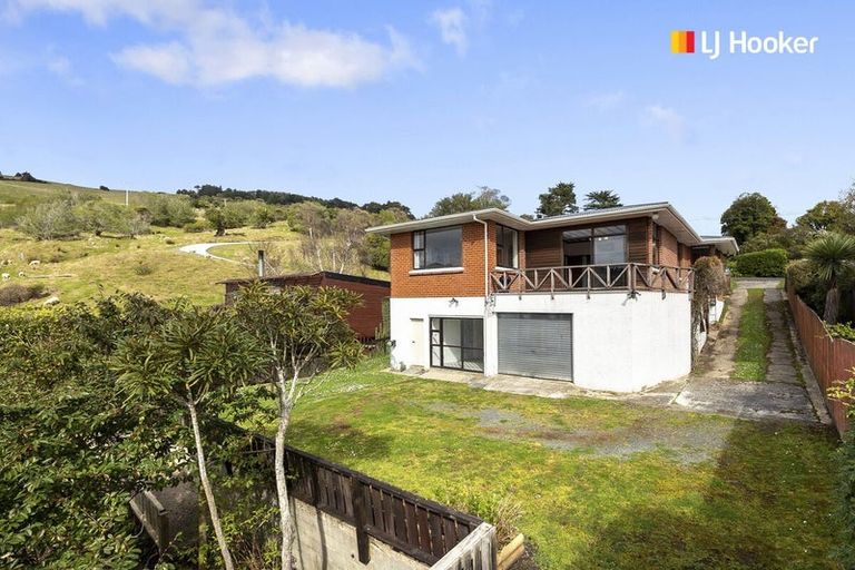 Photo of property in 9 Featherston Street, Macandrew Bay, Dunedin, 9014