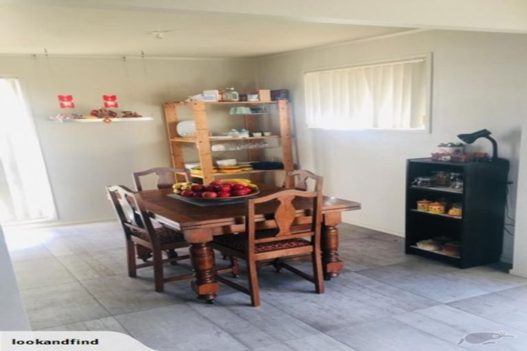 Photo of property in 2/41 Challen Close, Conifer Grove, Takanini, 2112