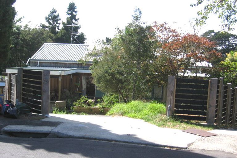 Photo of property in 20 Vienna Place, Birkenhead, Auckland, 0626
