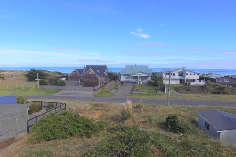 Photo of property in 37 Marine Parade South, Foxton Beach, Foxton, 4815