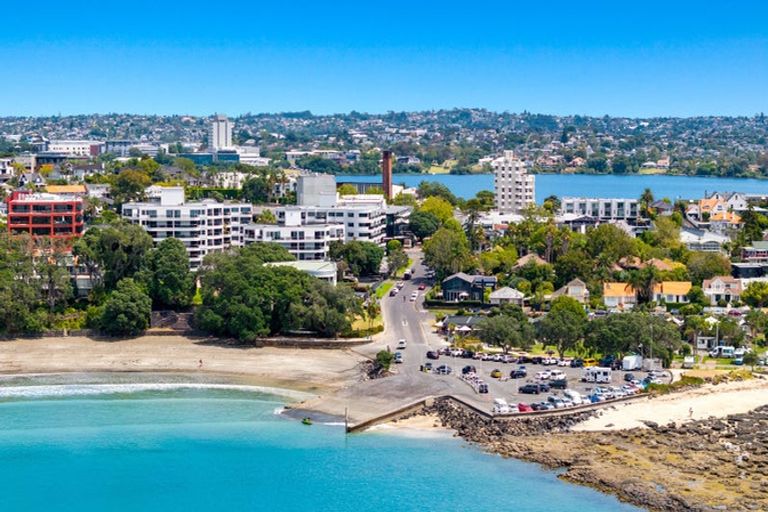 Photo of property in 4e/175 Hurstmere Road, Takapuna, Auckland, 0622