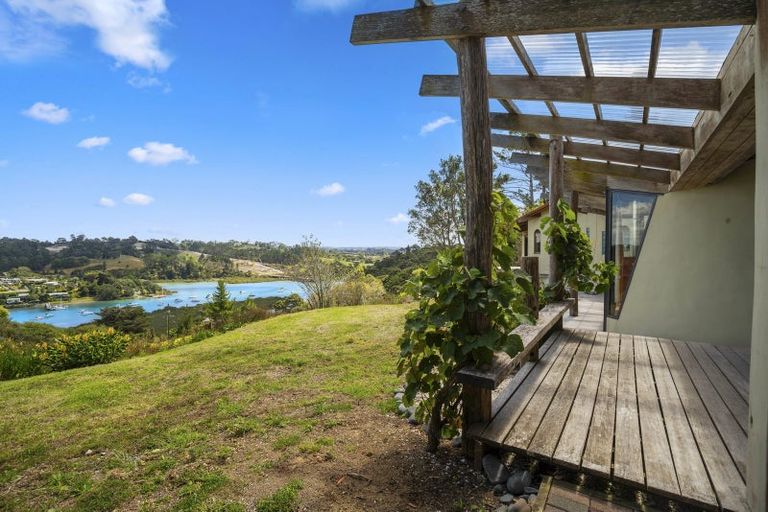 Photo of property in 90 Cedar Terrace, Stanmore Bay, Whangaparaoa, 0932