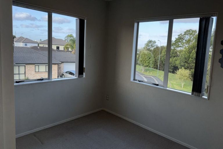 Photo of property in 27 Riverglade Parkway, Te Atatu South, Auckland, 0610